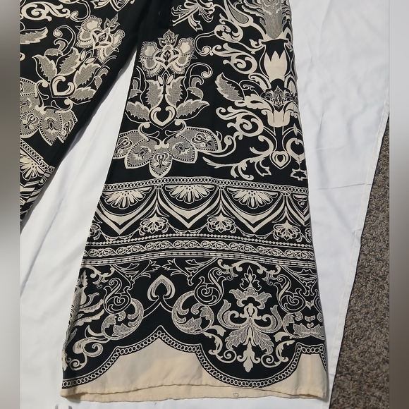 Women's Black and White Paisley Wide-Leg Pants - Picture 5 of 14